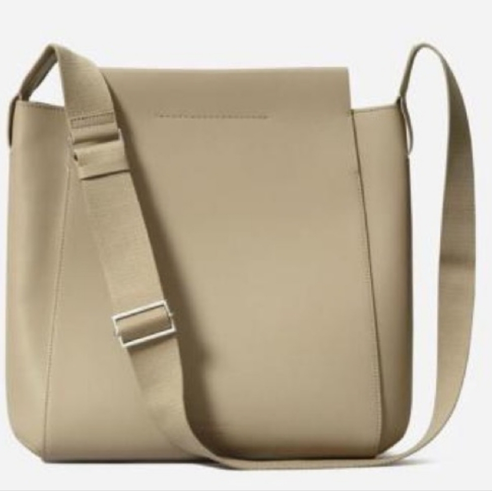 Everlane The Form Taupe 100% Italian Leather Luxury Bag. Fits 13” laptop.